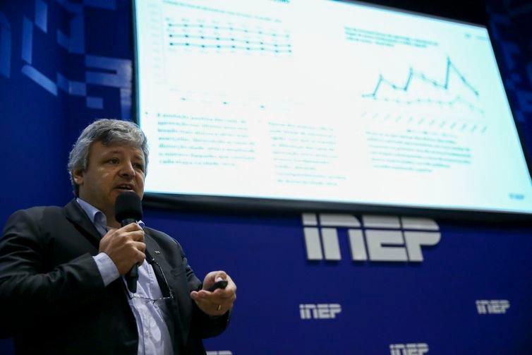 O secretário executivo do Ministério da Educação (MEC), Luiz Antônio Tozi, durante coletiva de imprensa de apresentação dos dados do Censo Escolar 2018, no Instituto Nacional de Estudos e Pesquisas Educacionais Anísio Teixeira (Inep).