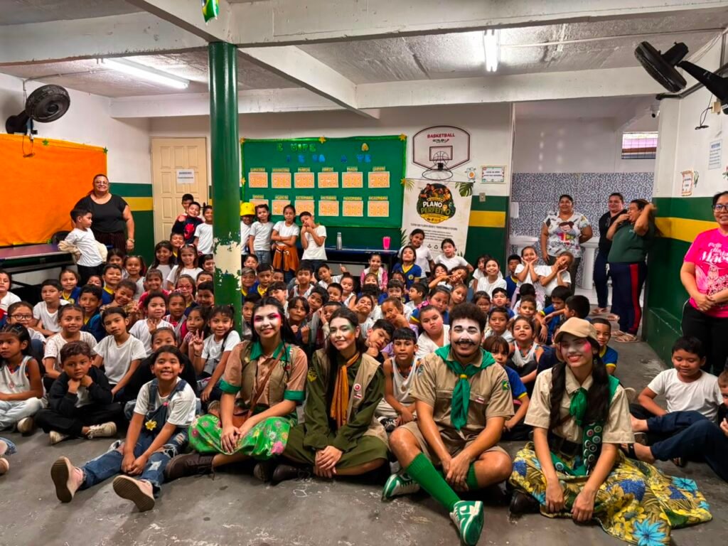 Missão Plano Perfeito: espetáculo leva educação ambiental para escolas de Manaus