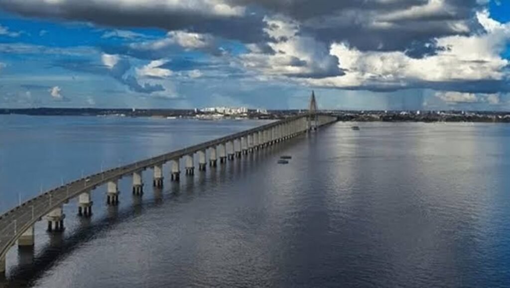 CMA CGM anuncia sobretaxa para cargas de Manaus diante da vazante dos rios