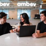 Programa trainee da Ambev abre inscrição com imersão internacional e salário de R$ 9,5 mil