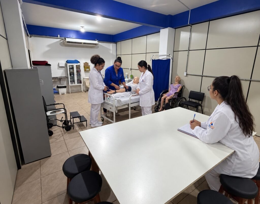 Em Manaus, escola inaugura centro de práticas com 15 laboratórios e amplia oferta de bolsas